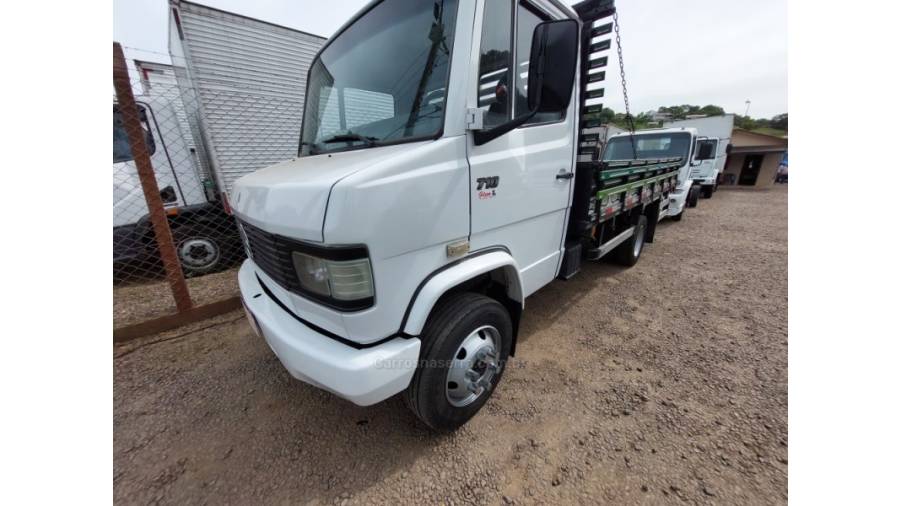 MERCEDES-BENZ - 710 - 2001/2001 - Branca - Sob Consulta