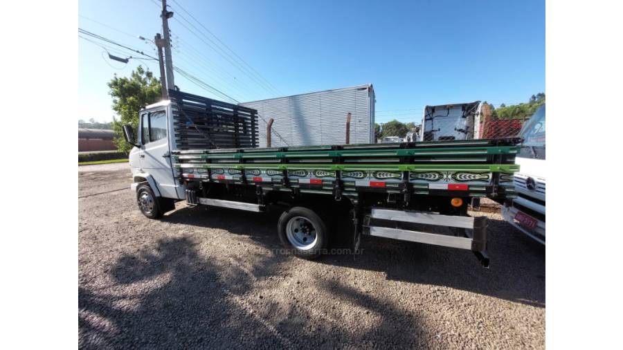 MERCEDES-BENZ - 710 - 2001/2001 - Branca - Sob Consulta
